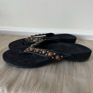 Vionic Women's Florian Thong
Sandal Snake with coral jewels
Size 10